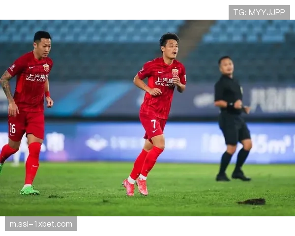 上海海港武磊莱昂纳多替补登场难救主 卫冕冠军进攻端乏力问题暴露无遗